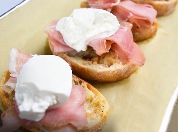 Garlic Toast with Burrata & Prosciutto  - Step 4